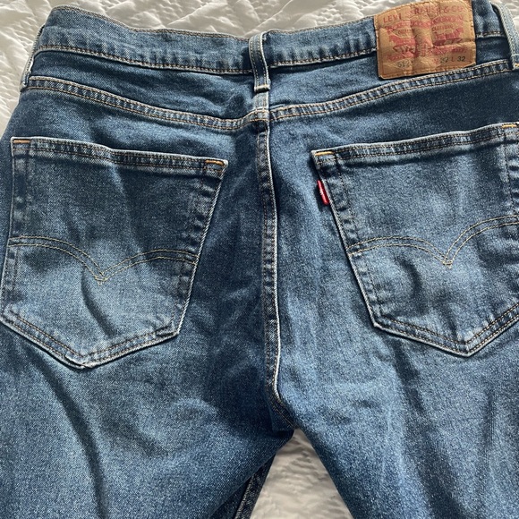 LEVIS Jeans - Mint Condition - 32 Waist and Length - Picture 3 of 3